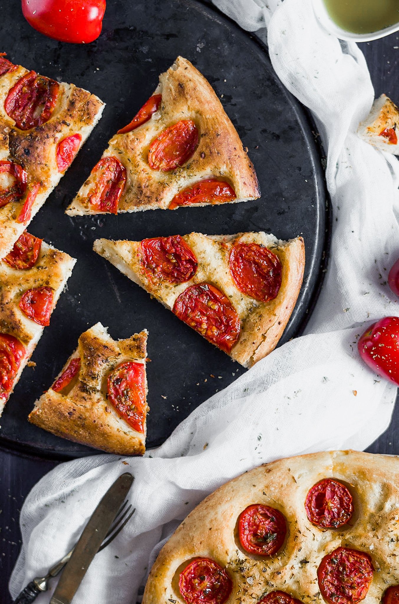 Focaccia barese senza patate con impasto a mano - Ricetta - Il