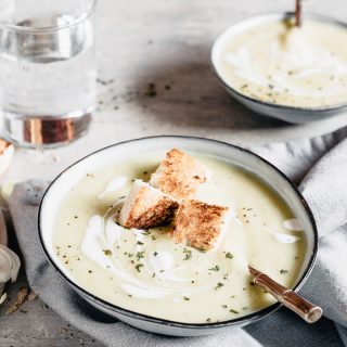 How to make a velvety potato leek soup for your Christmas menu!