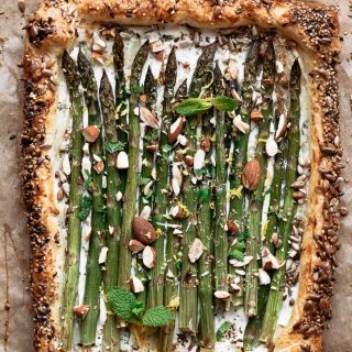 Easy asparagus tart with ricotta, mint and almonds