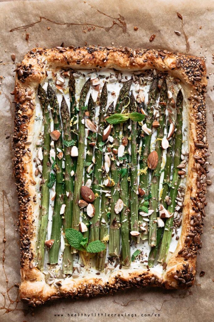 Easy asparagus tart with ricotta, mint and almonds