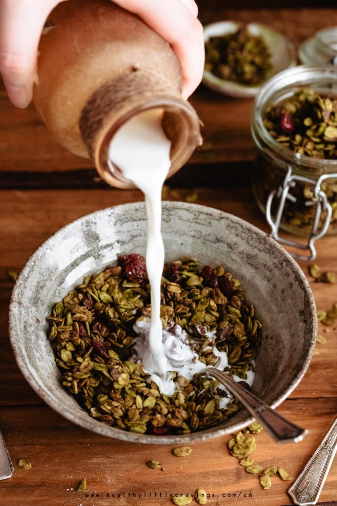 Granola matcha cranberries amandes