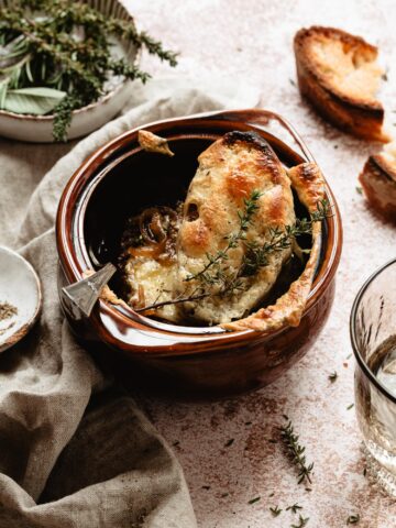 Easy vegetarian french onion soup served with baguette