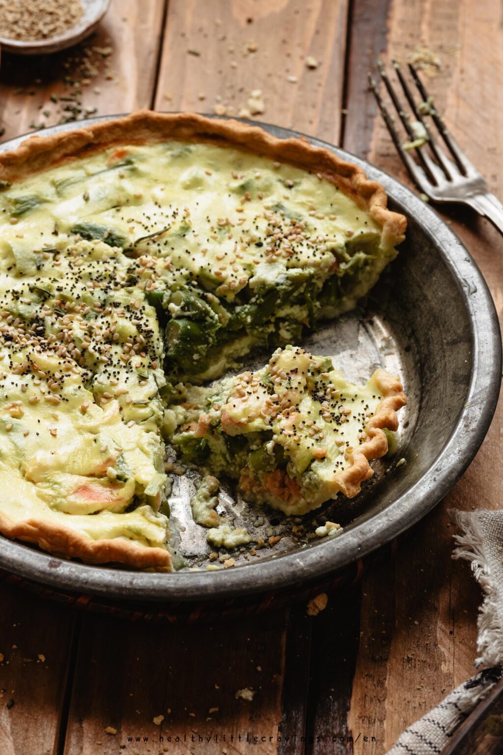 Healthy Salmon Asparagus Quiche Recipe / With Vegetarian Option