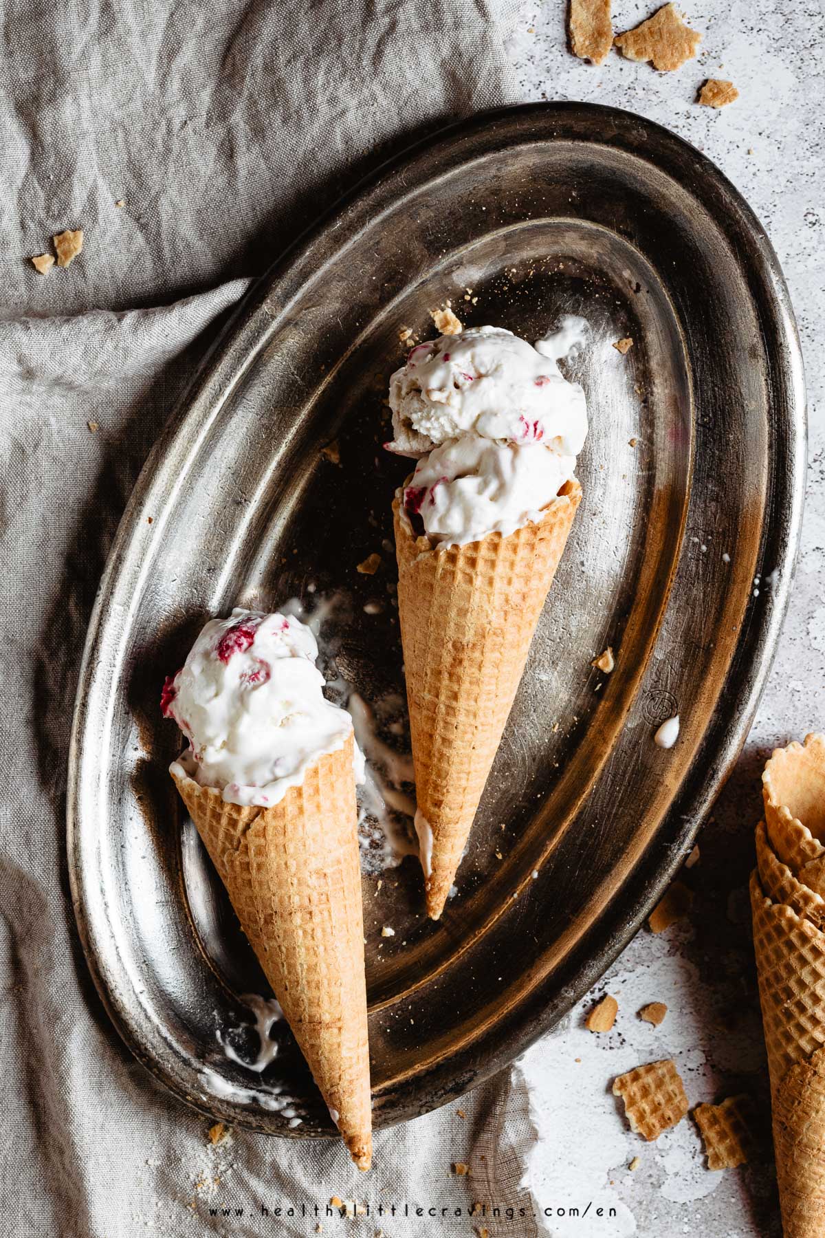 Two cones with ice cream on a oval plate